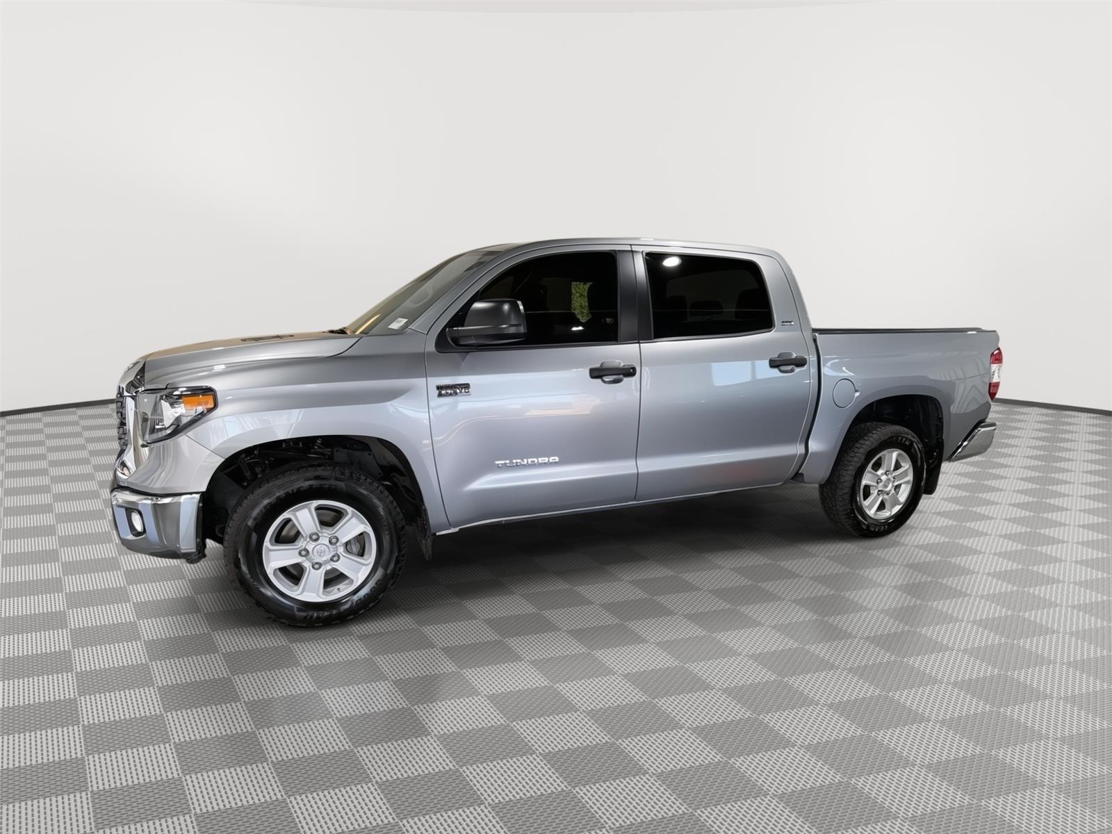 Used 2020 Toyota Tundra SR5 with VIN 5TFDY5F16LX932772 for sale in Kansas City
