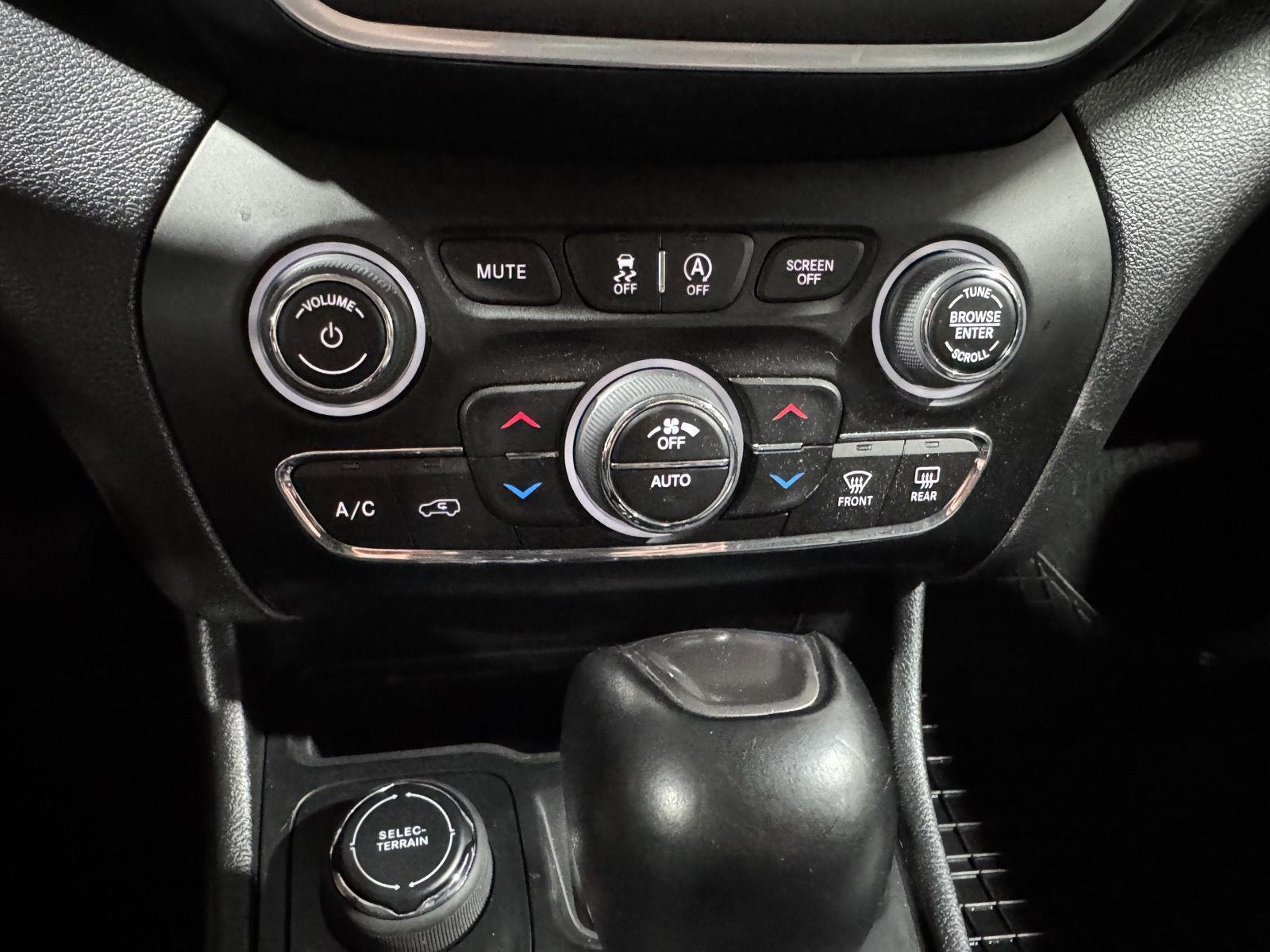 Used 2023 Jeep Cherokee for sale in St. Joseph MO