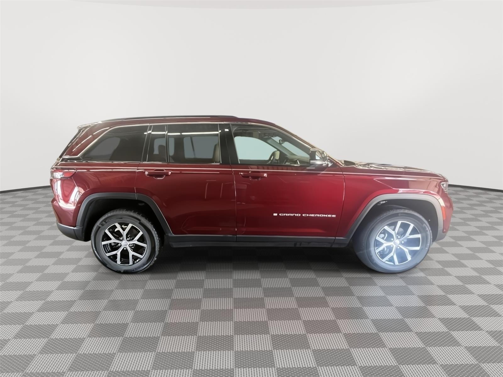 Used 2025 Jeep Grand Cherokee for sale in St. Joseph MO