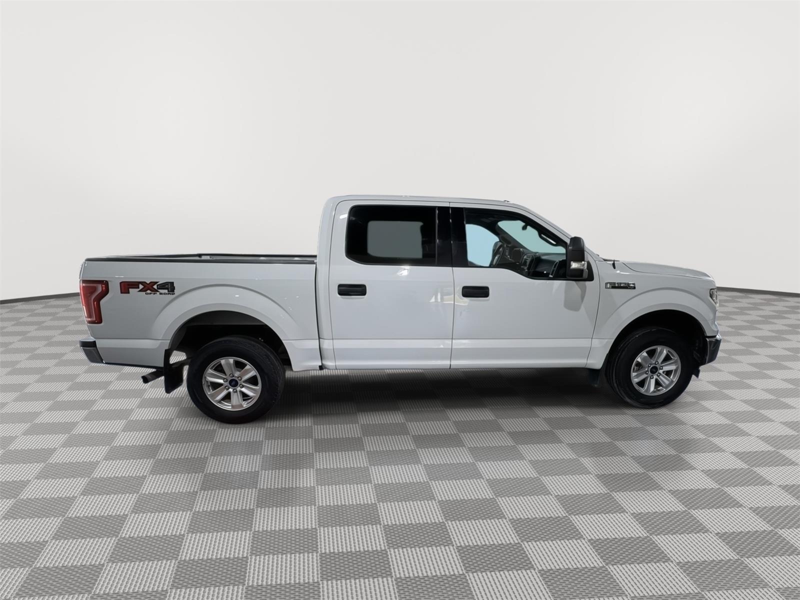 Vehicle photo 5