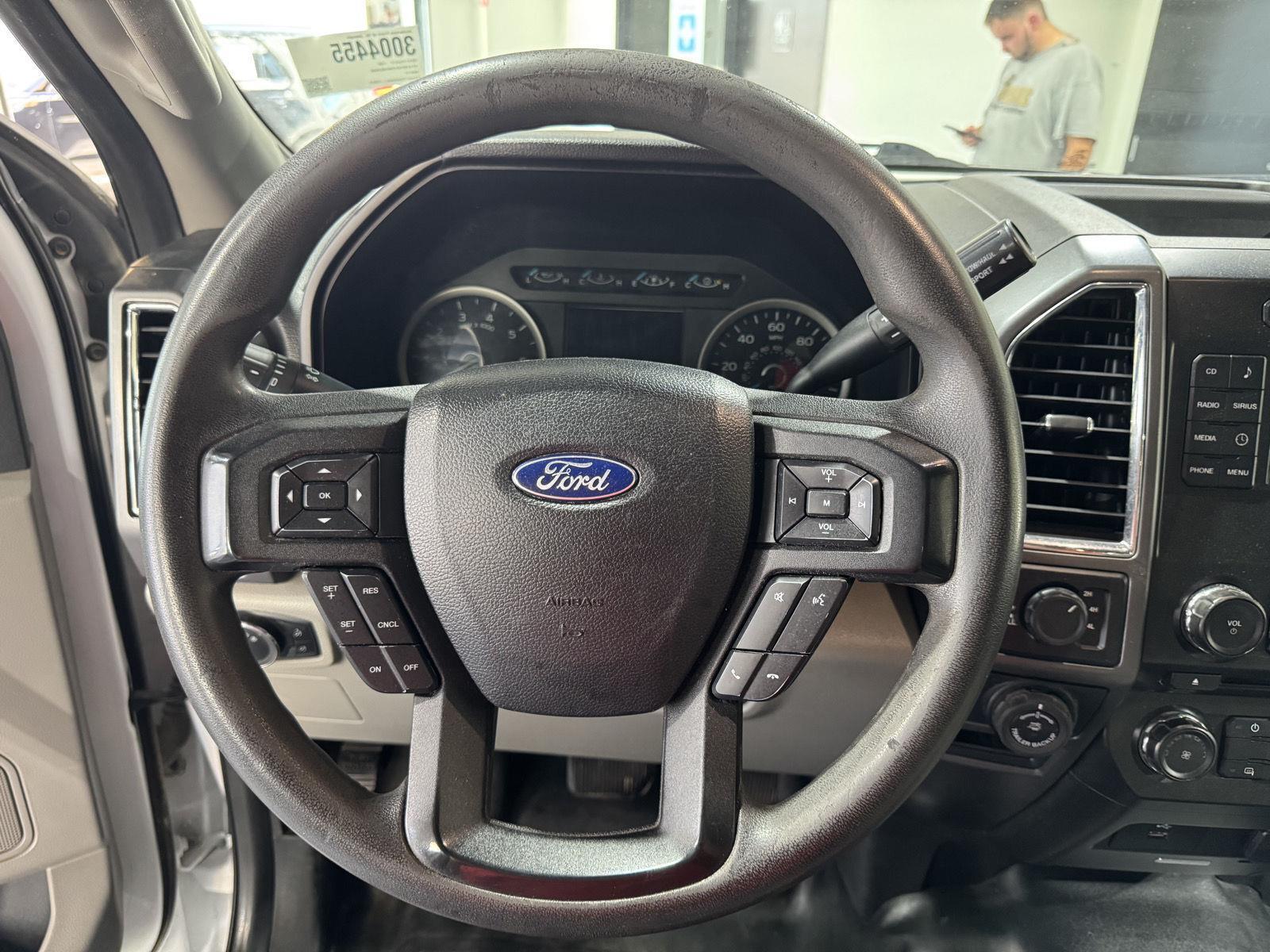 Vehicle photo 11