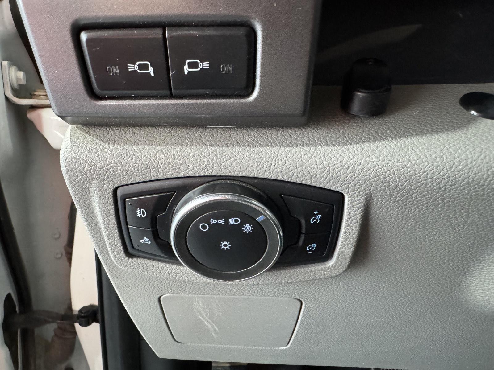 Vehicle photo 15