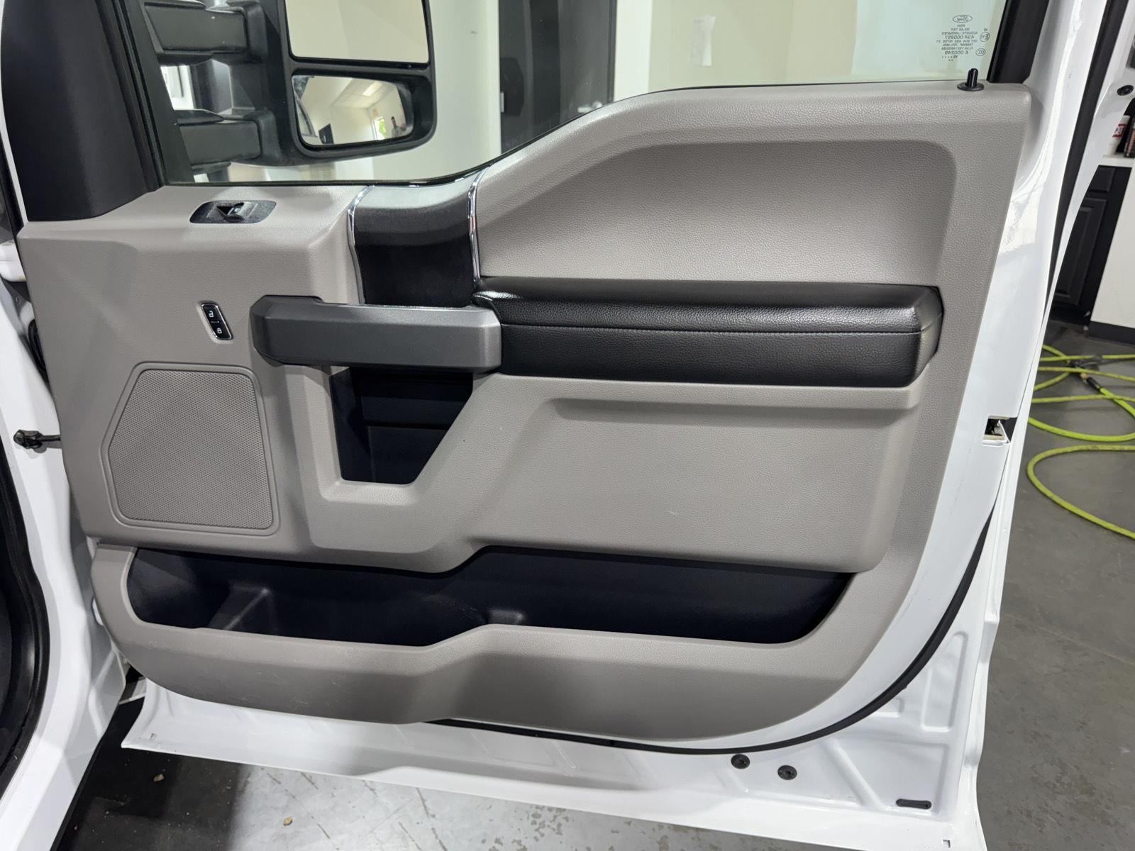 Vehicle photo 16
