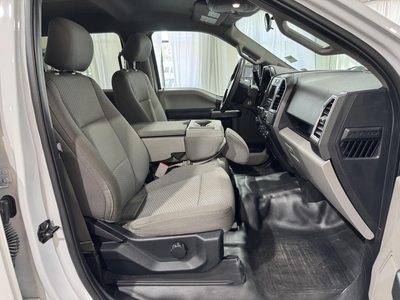 Vehicle photo 17