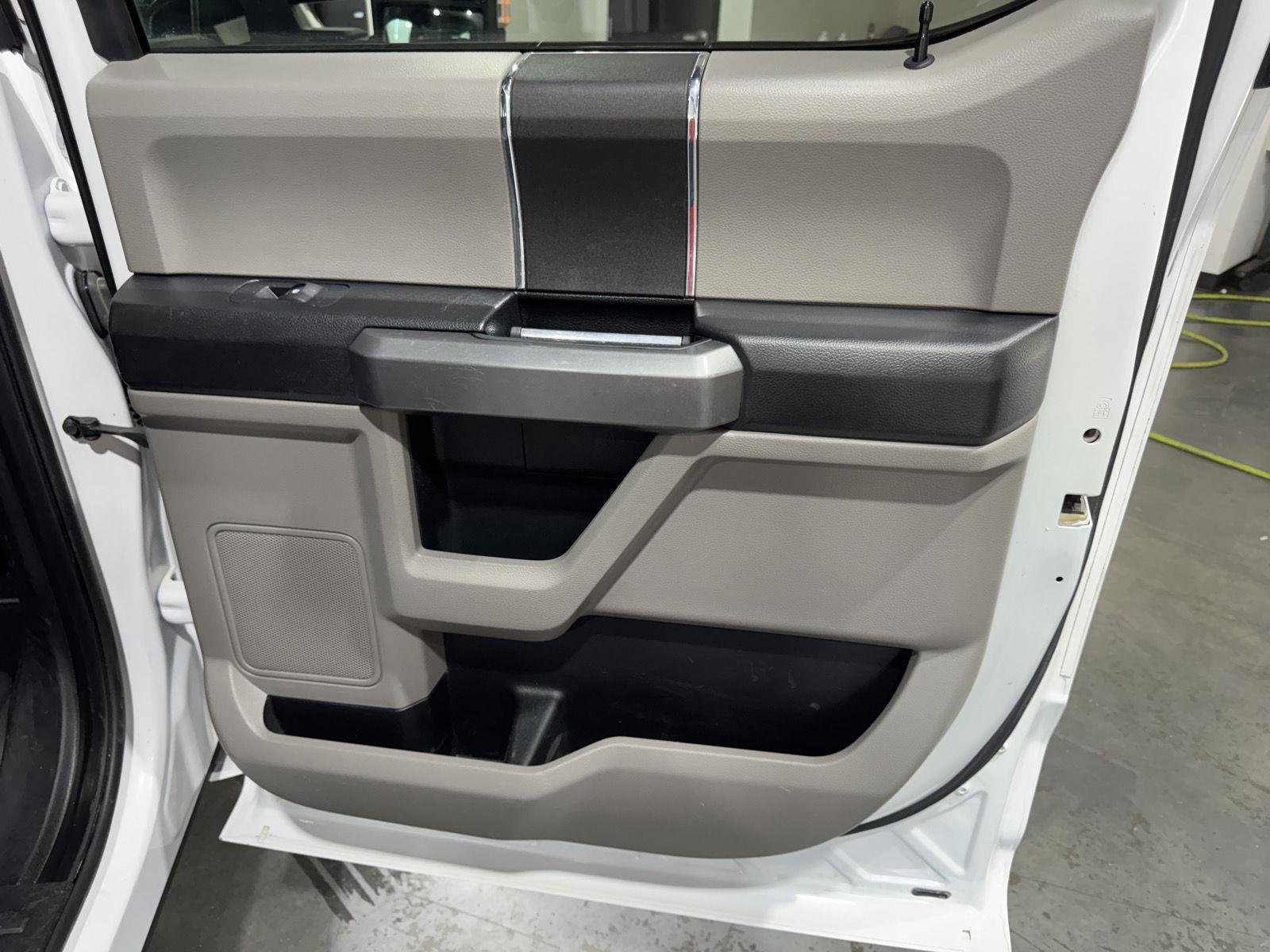 Vehicle photo 18