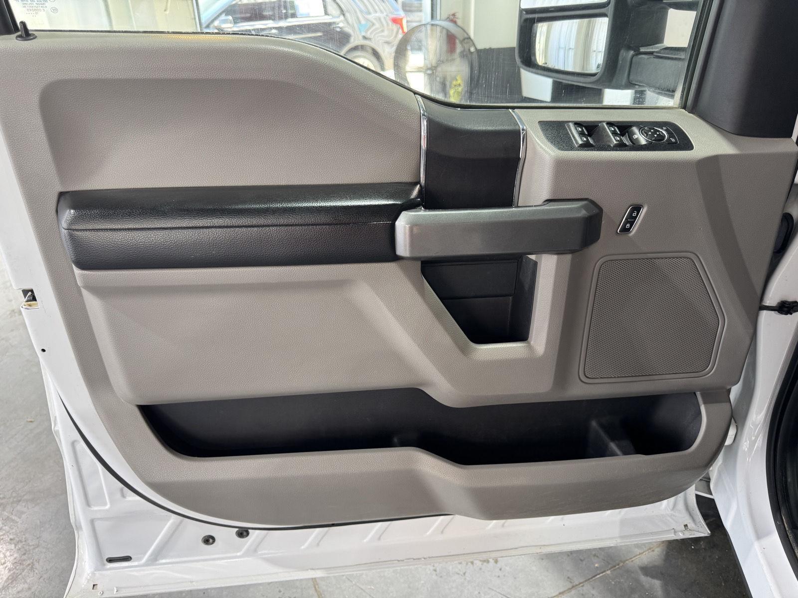 Vehicle photo 20