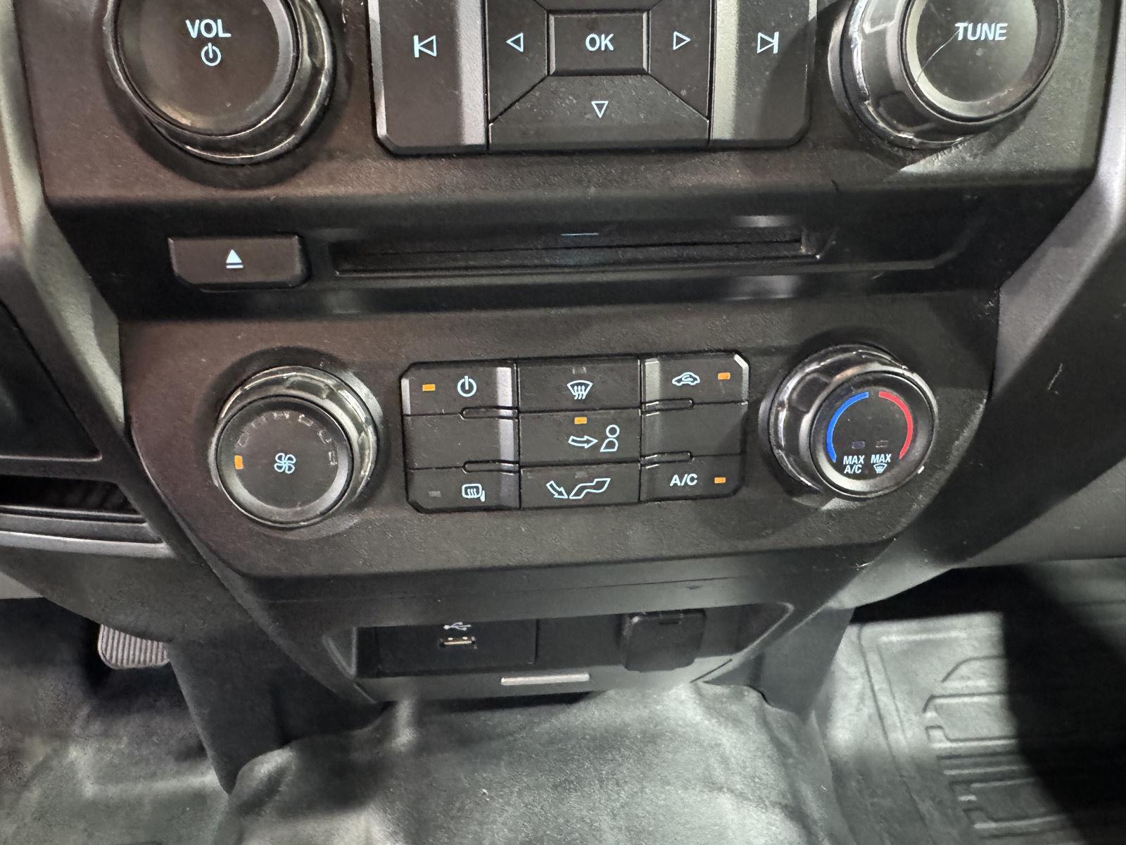 Vehicle photo 23
