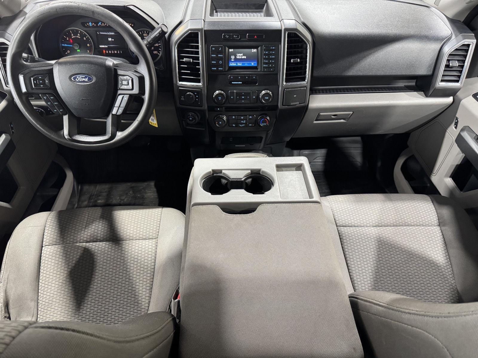 Vehicle photo 26