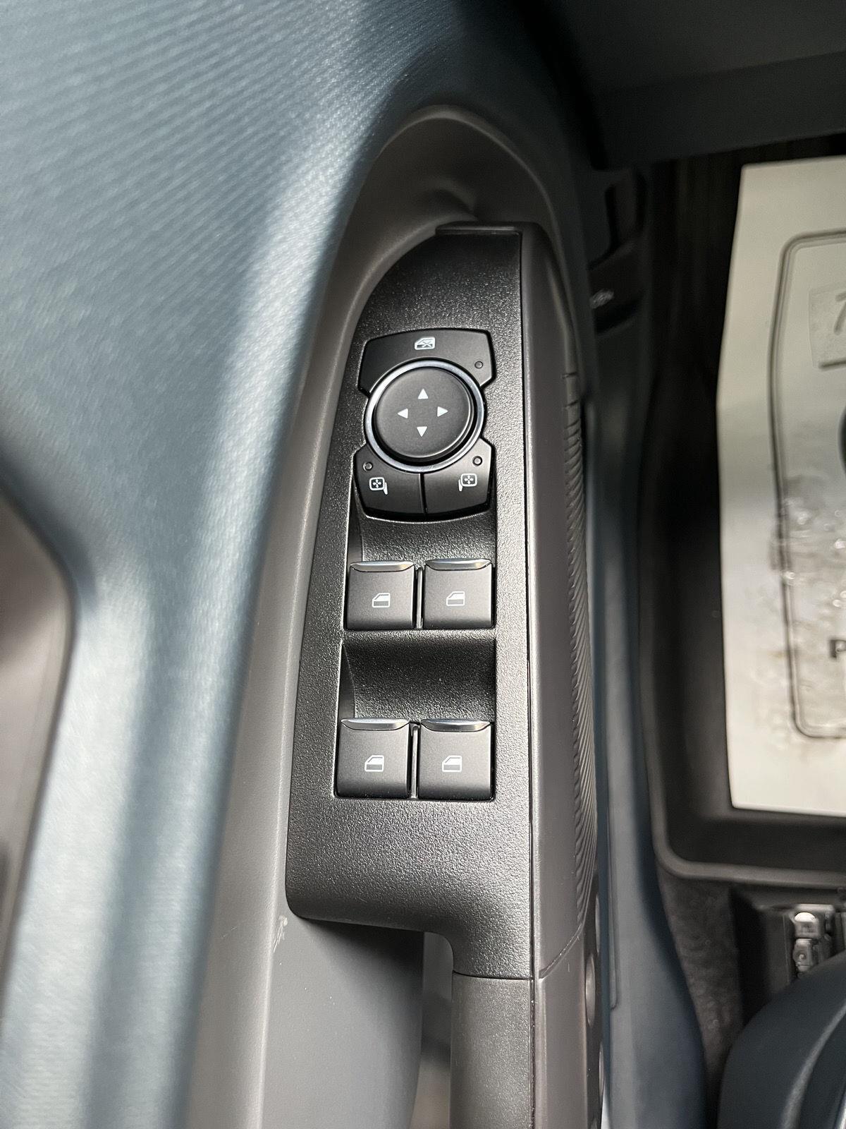 Vehicle photo 11