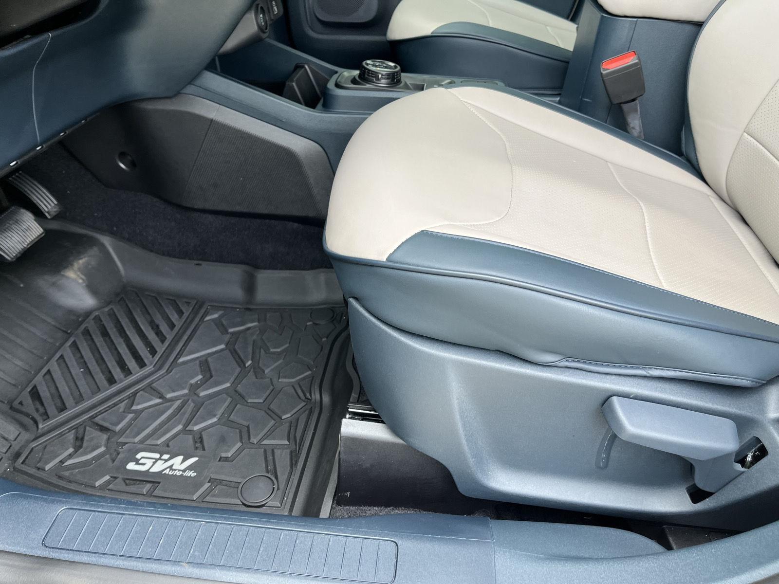 Vehicle photo 12
