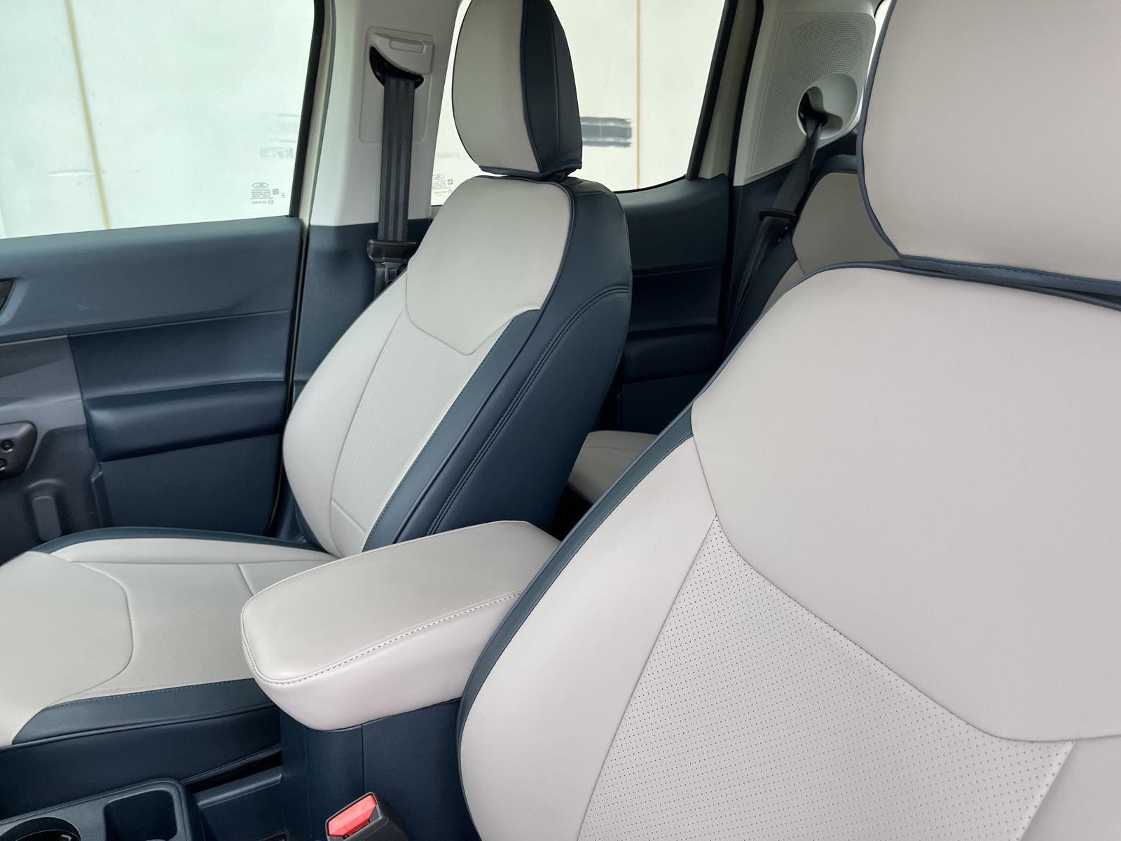 Vehicle photo 13