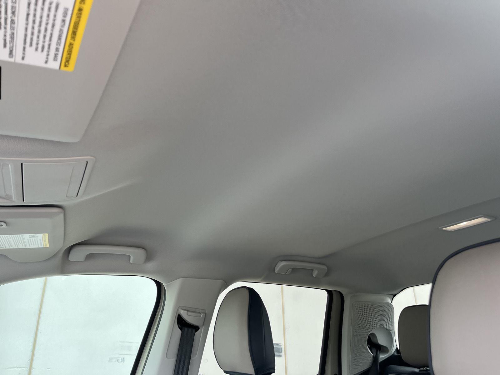 Vehicle photo 14