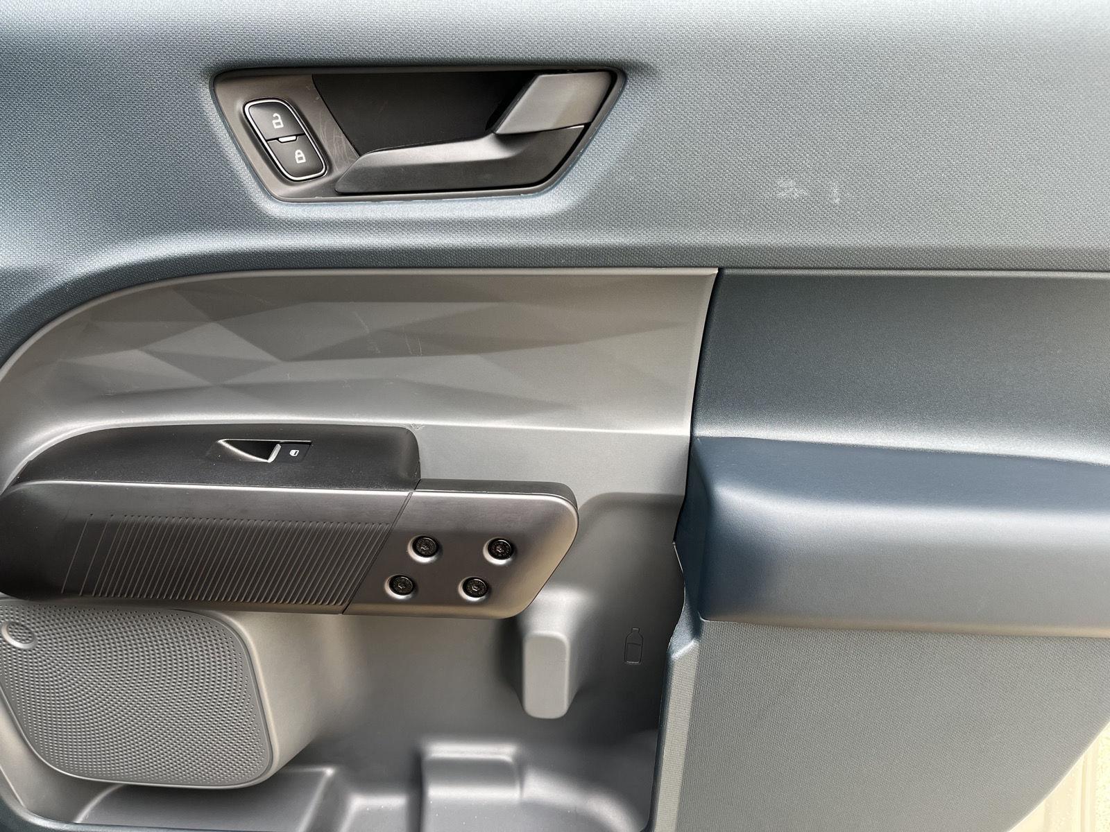 Vehicle photo 15