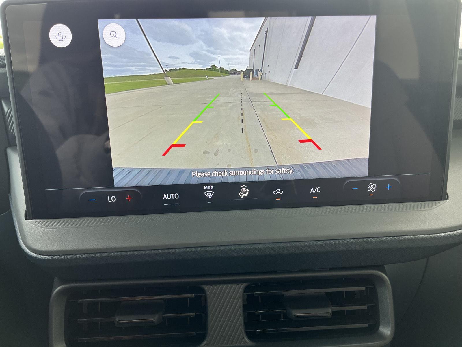 Vehicle photo 23