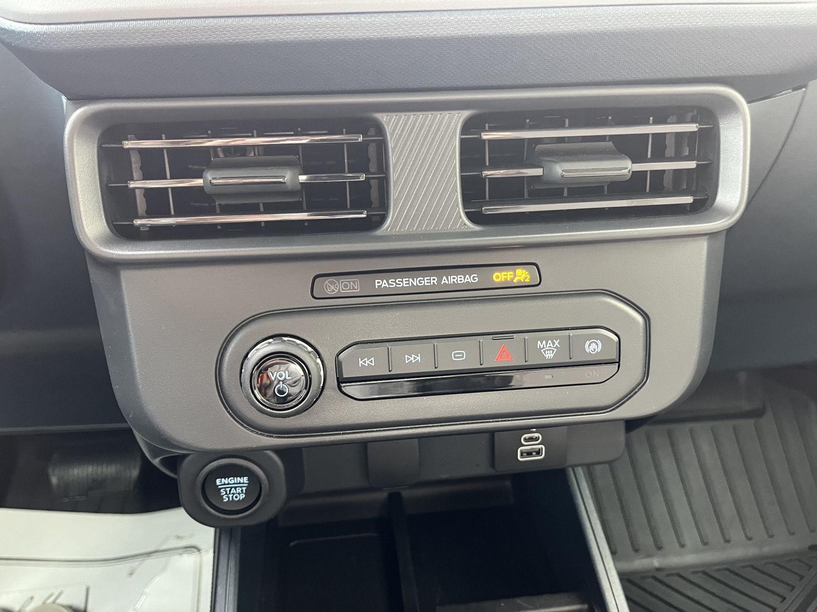 Vehicle photo 24
