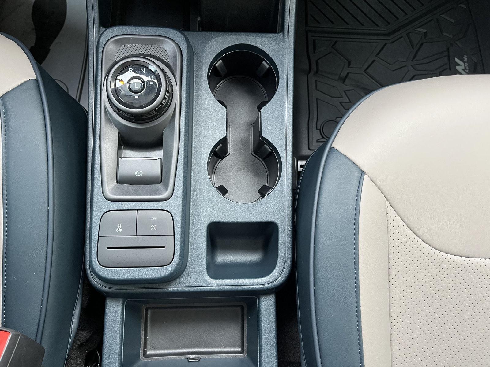 Vehicle photo 25