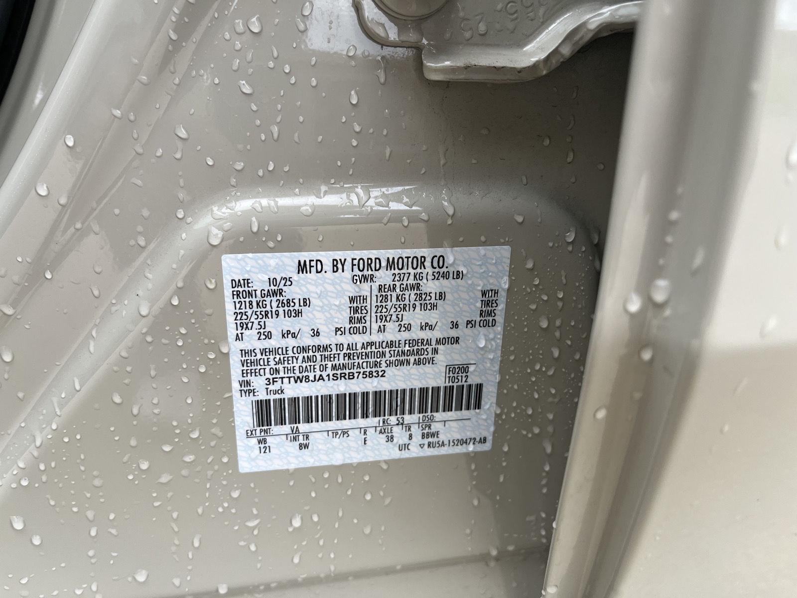 Vehicle photo 28