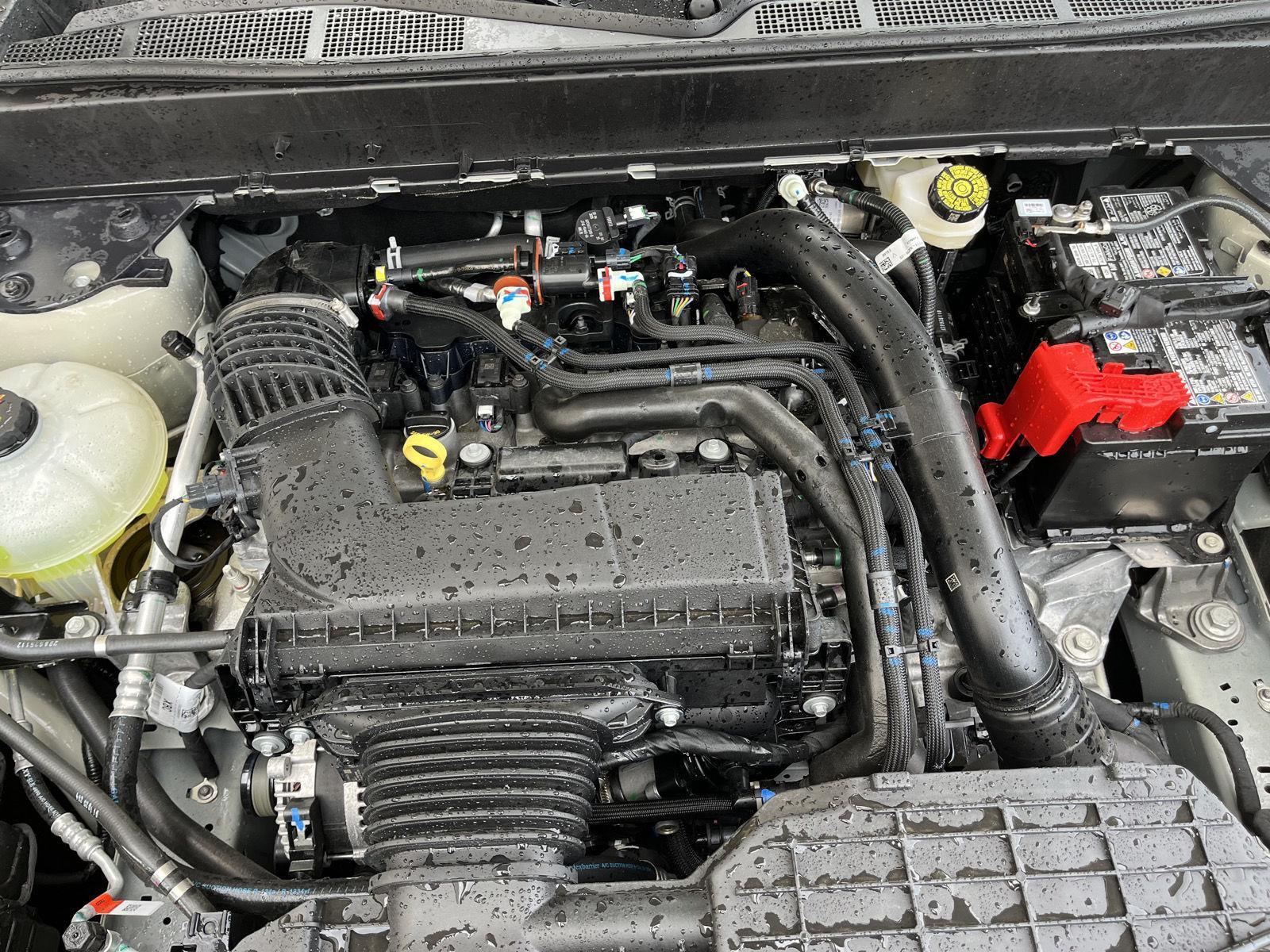 Vehicle photo 30