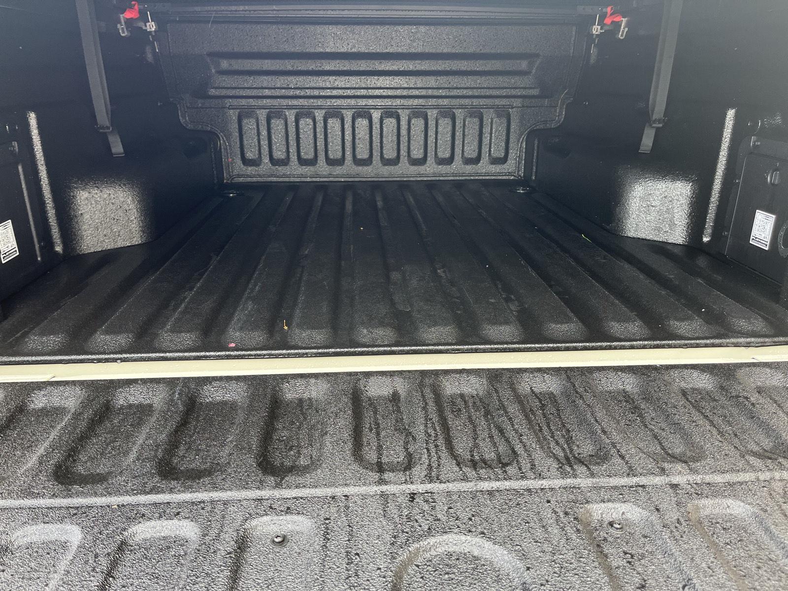 Vehicle photo 31