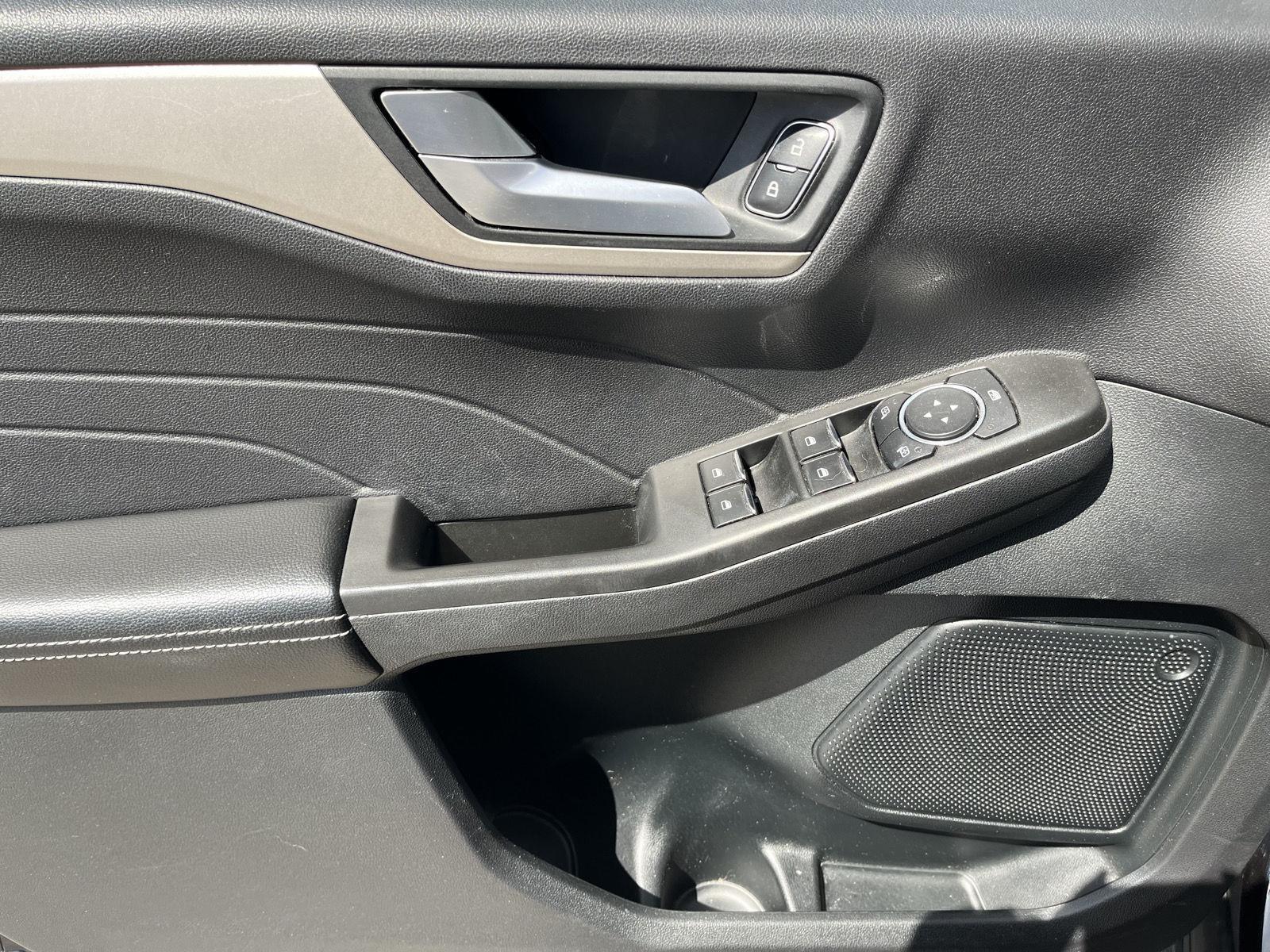 Vehicle photo 10