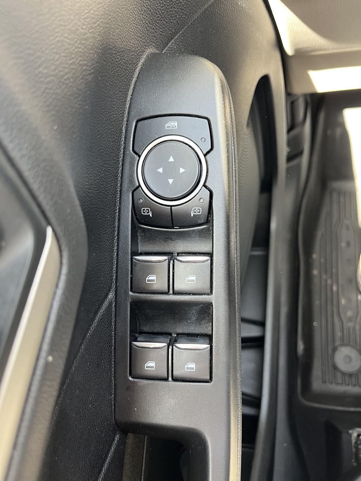 Vehicle photo 11