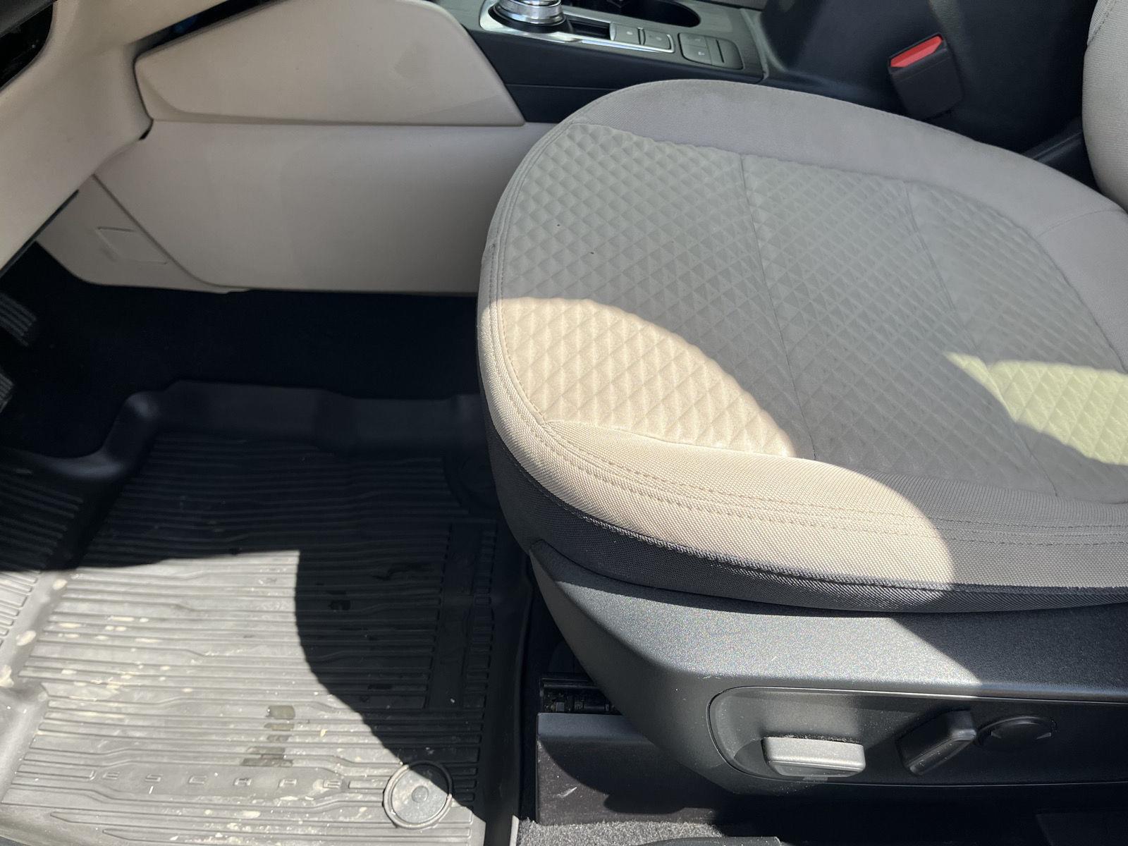 Vehicle photo 12