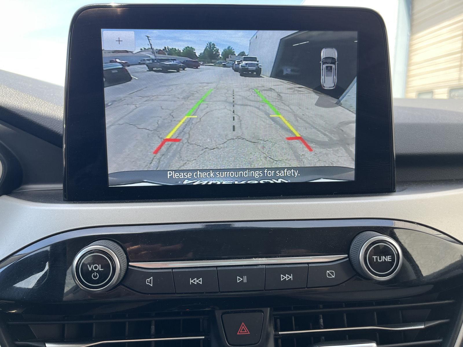 Vehicle photo 23