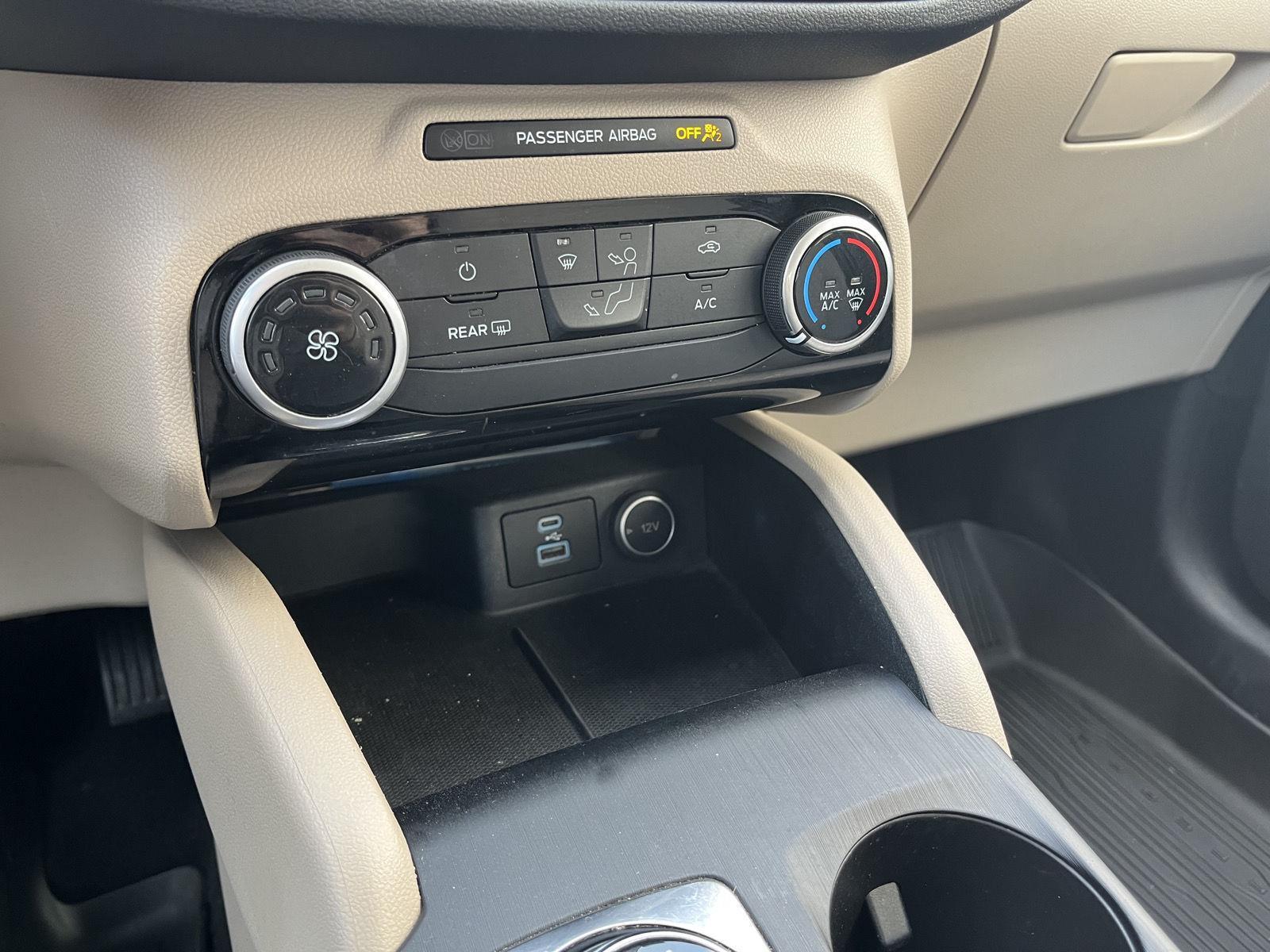 Vehicle photo 24