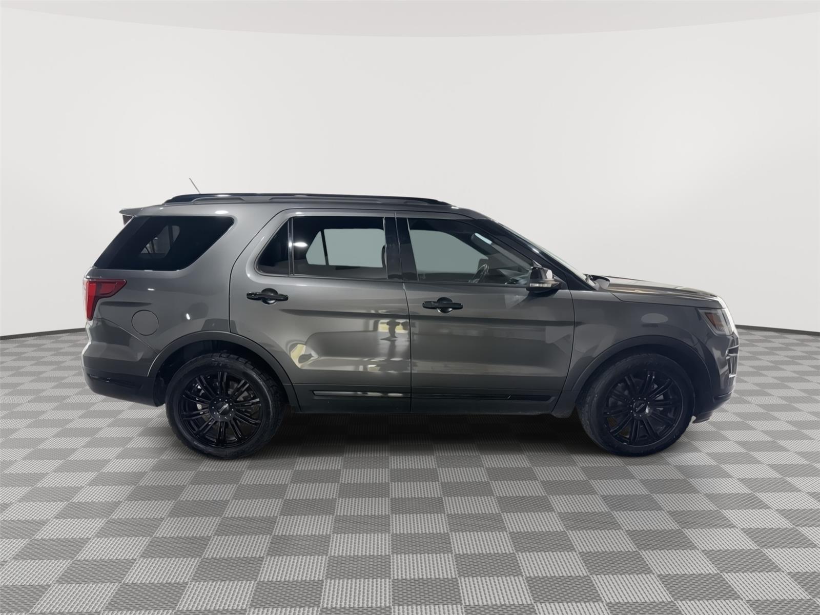 Vehicle photo 6