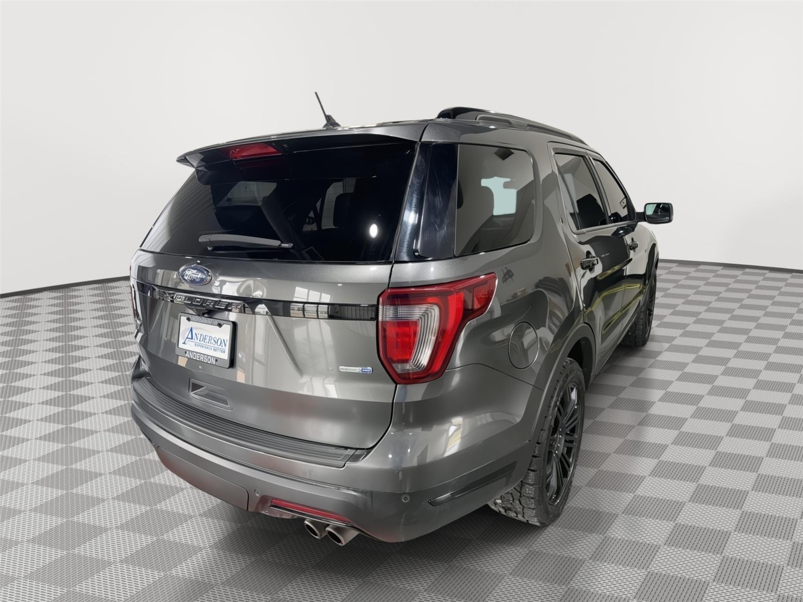 Vehicle photo 7