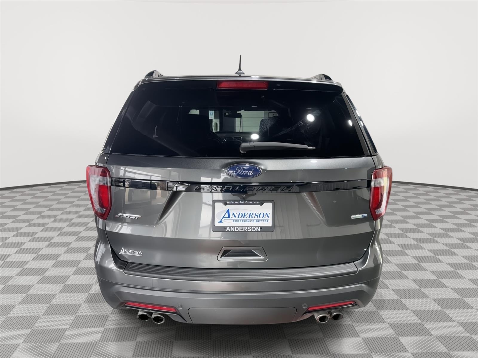 Vehicle photo 8