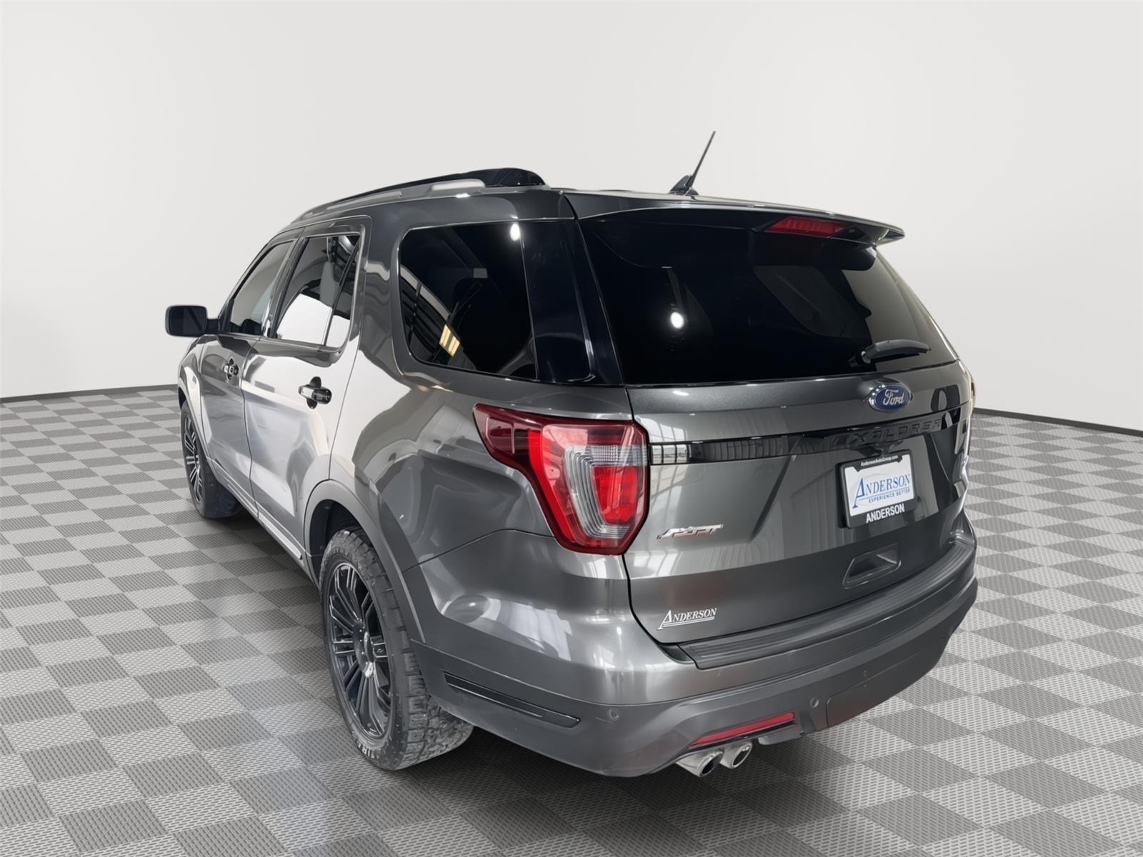 Vehicle photo 9