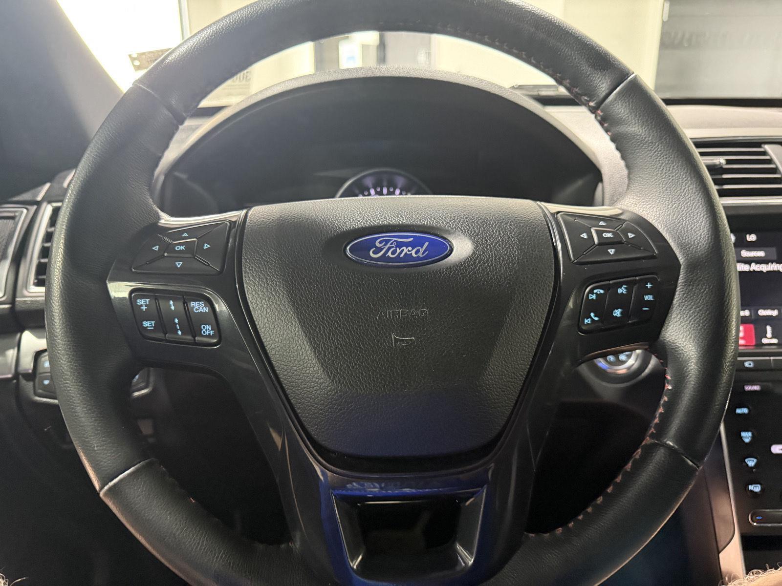 Vehicle photo 11