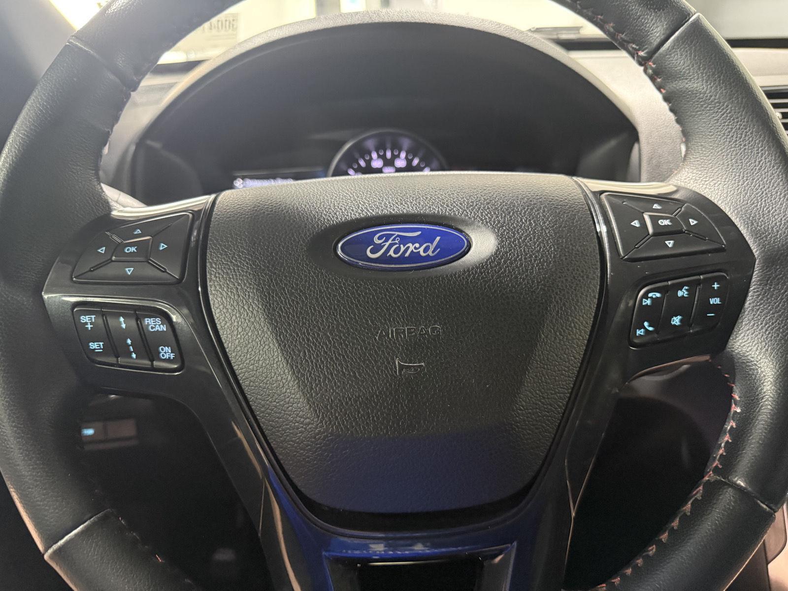 Vehicle photo 12