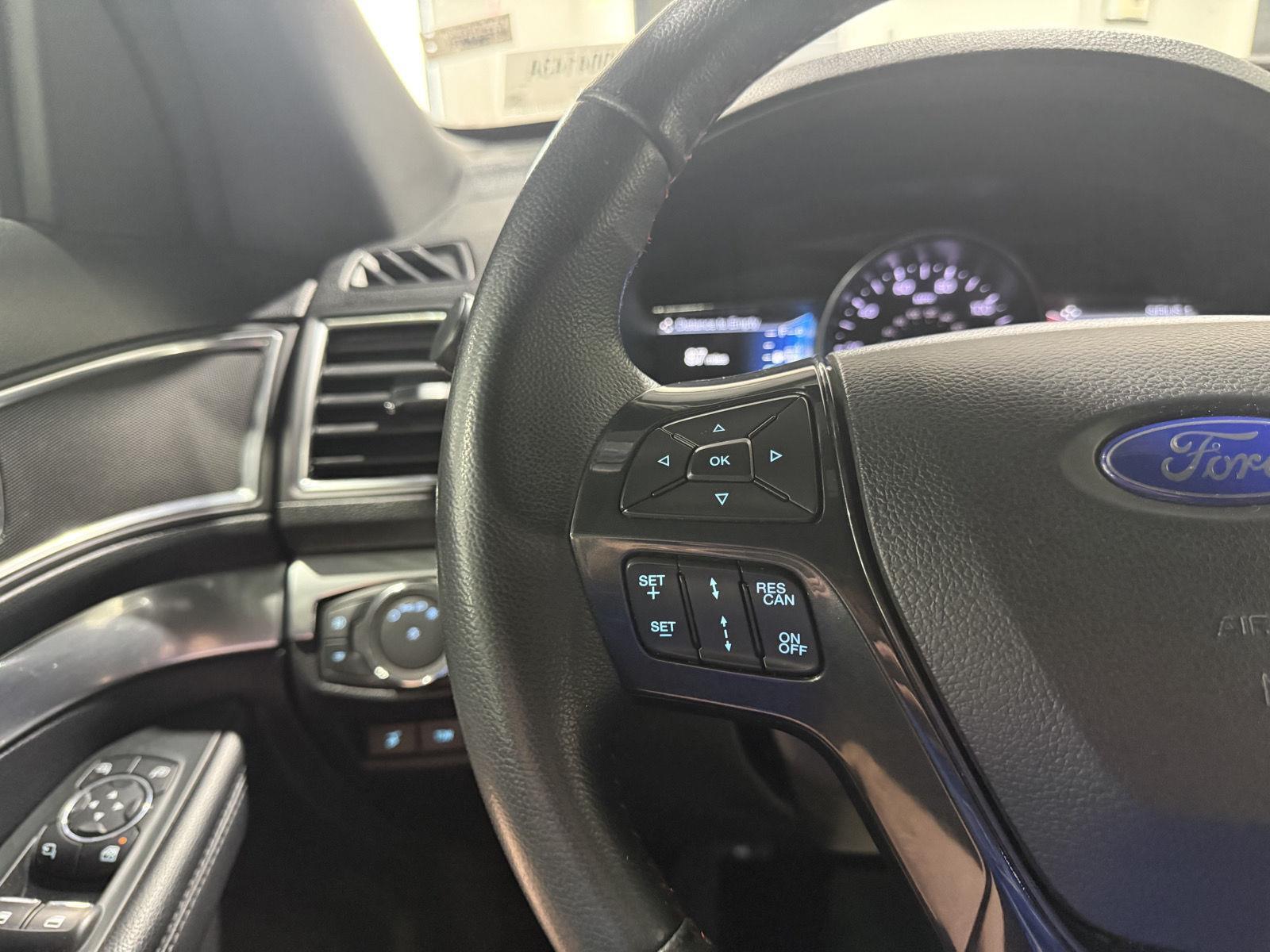 Vehicle photo 13