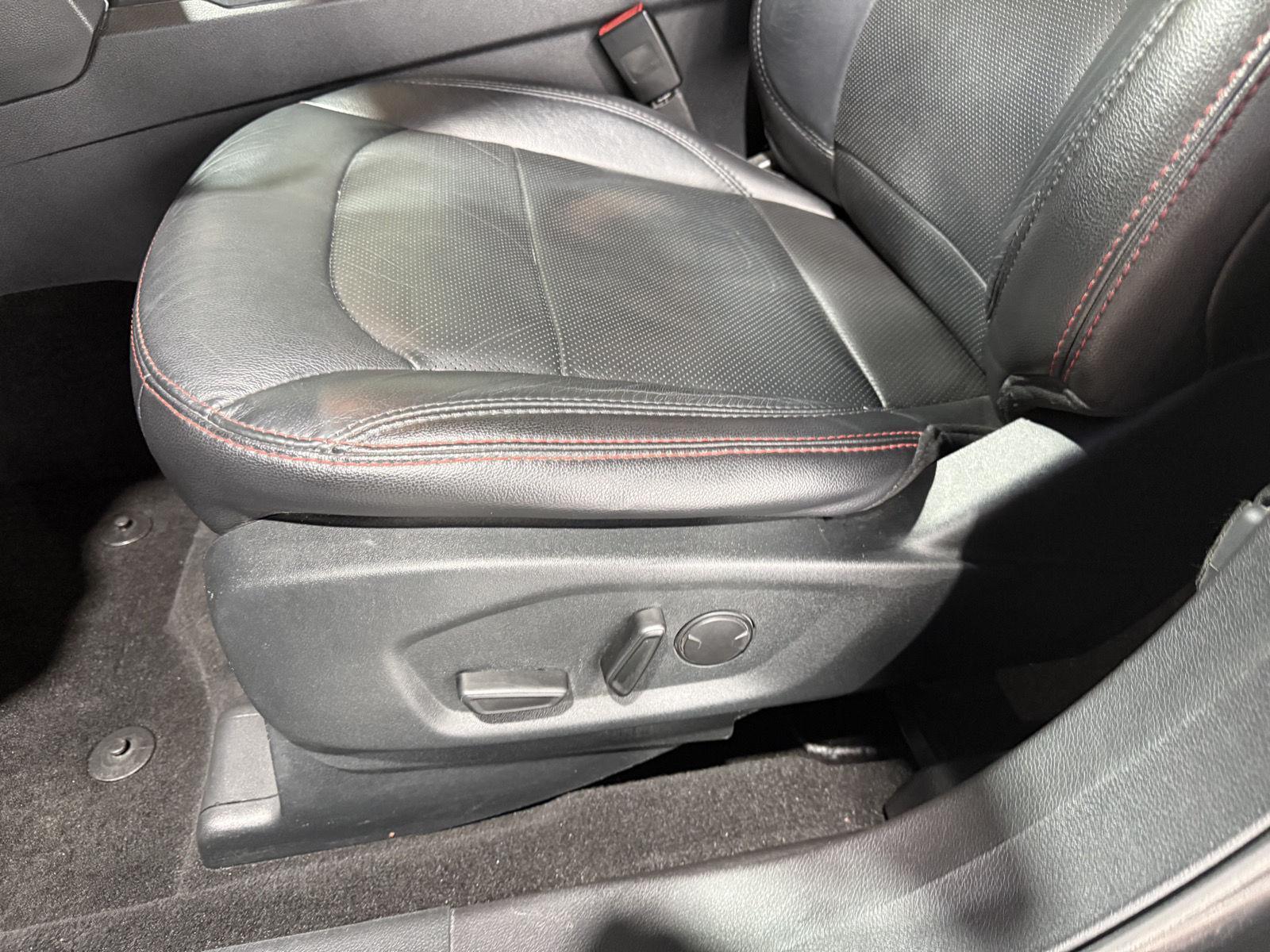 Vehicle photo 19