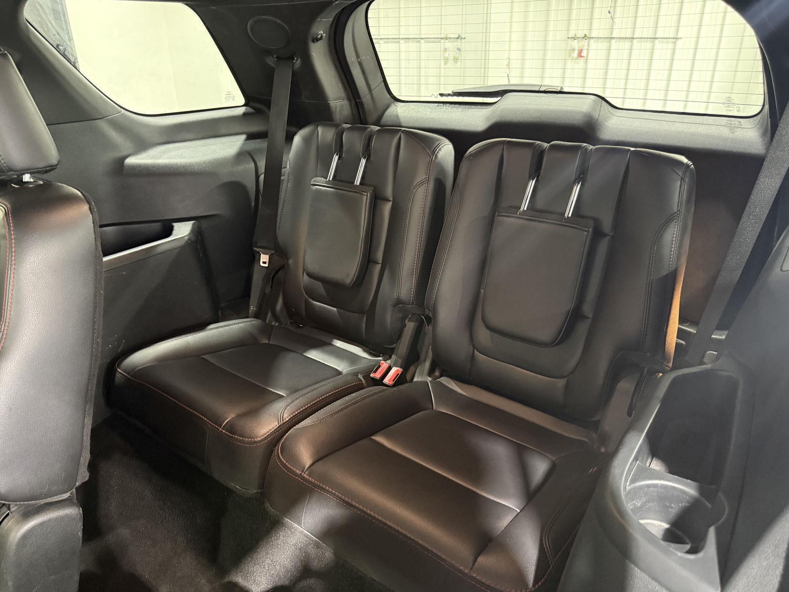 Vehicle photo 23