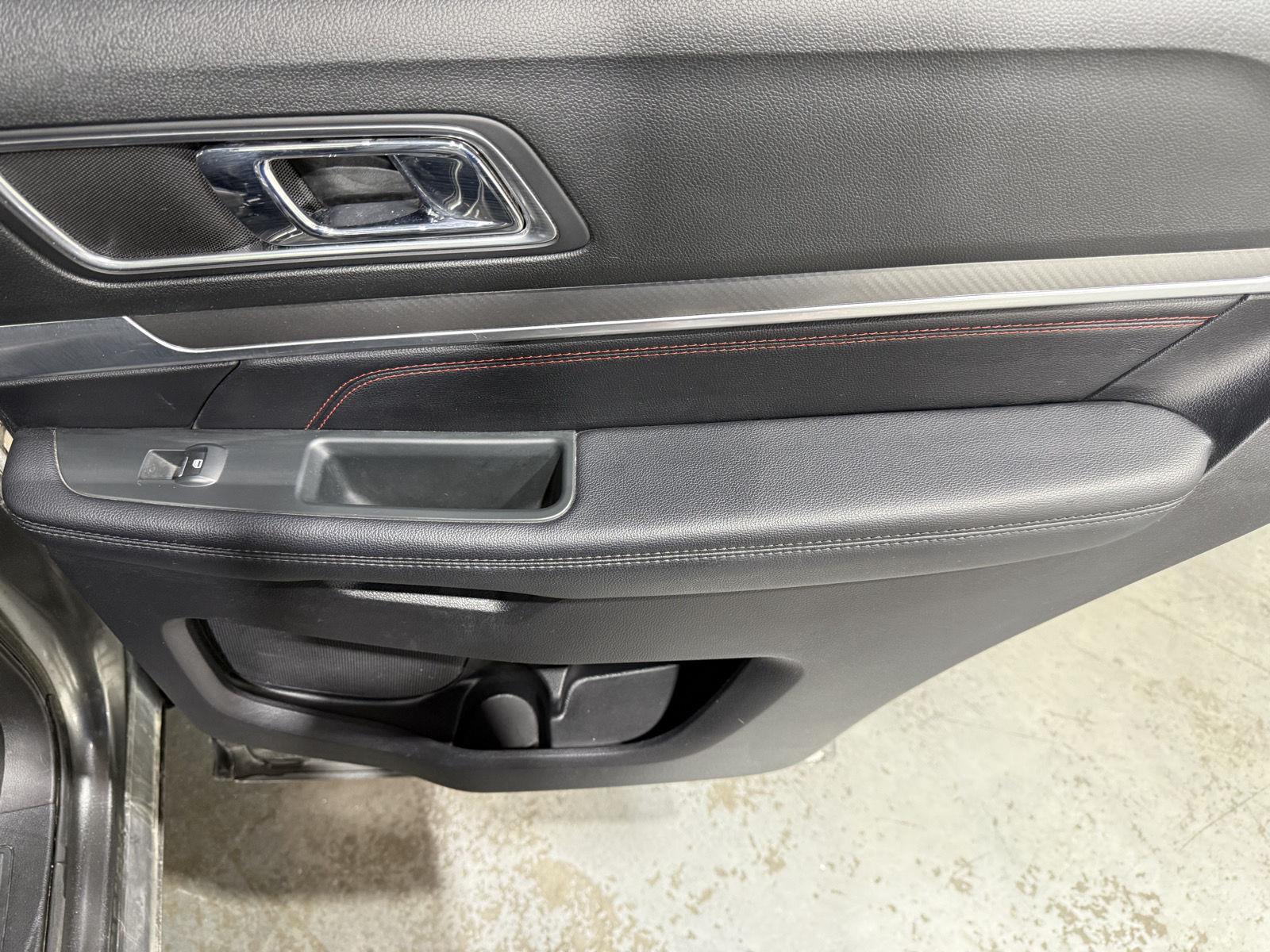 Vehicle photo 24
