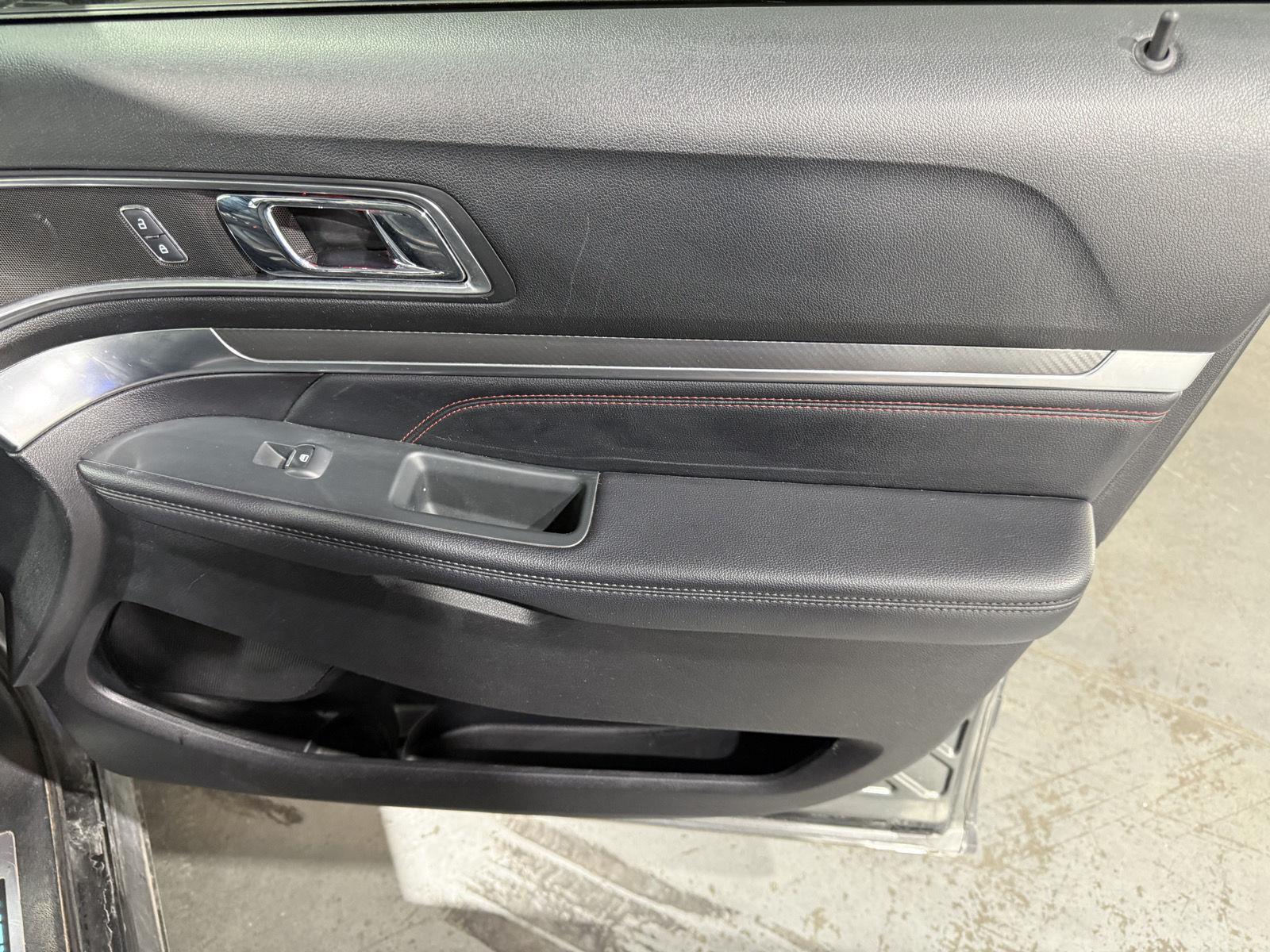 Vehicle photo 25