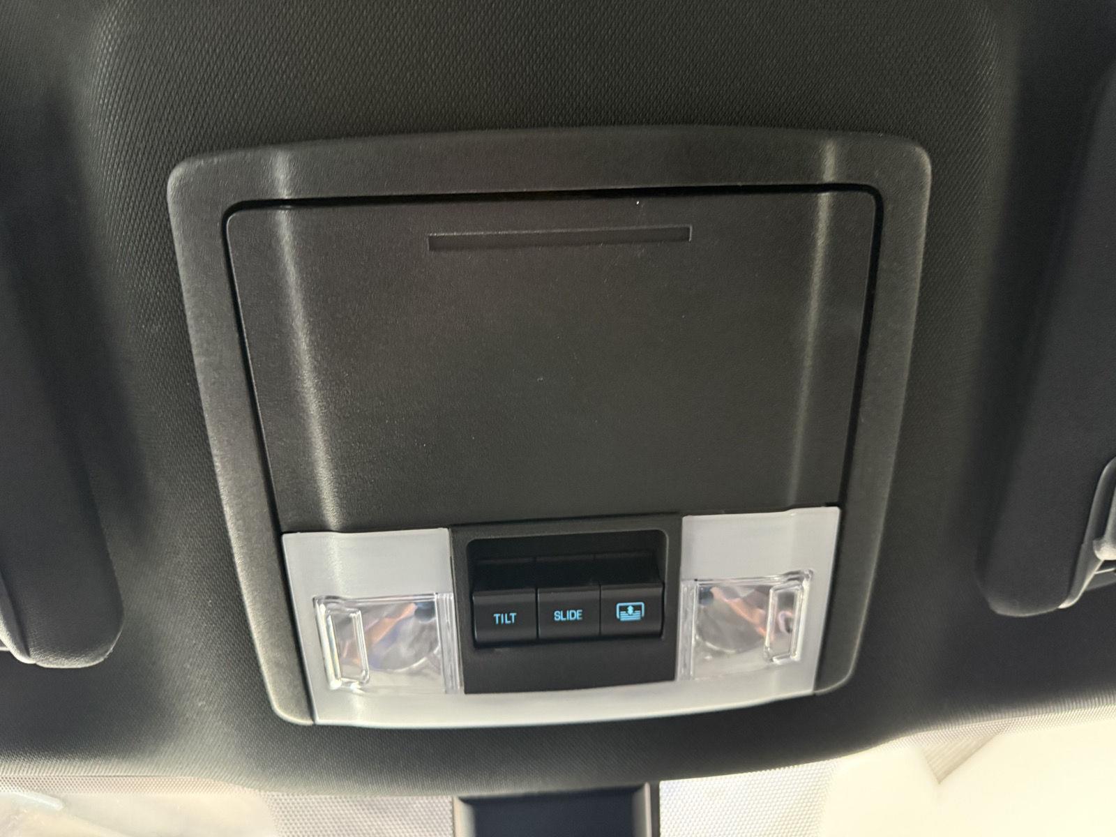 Vehicle photo 27