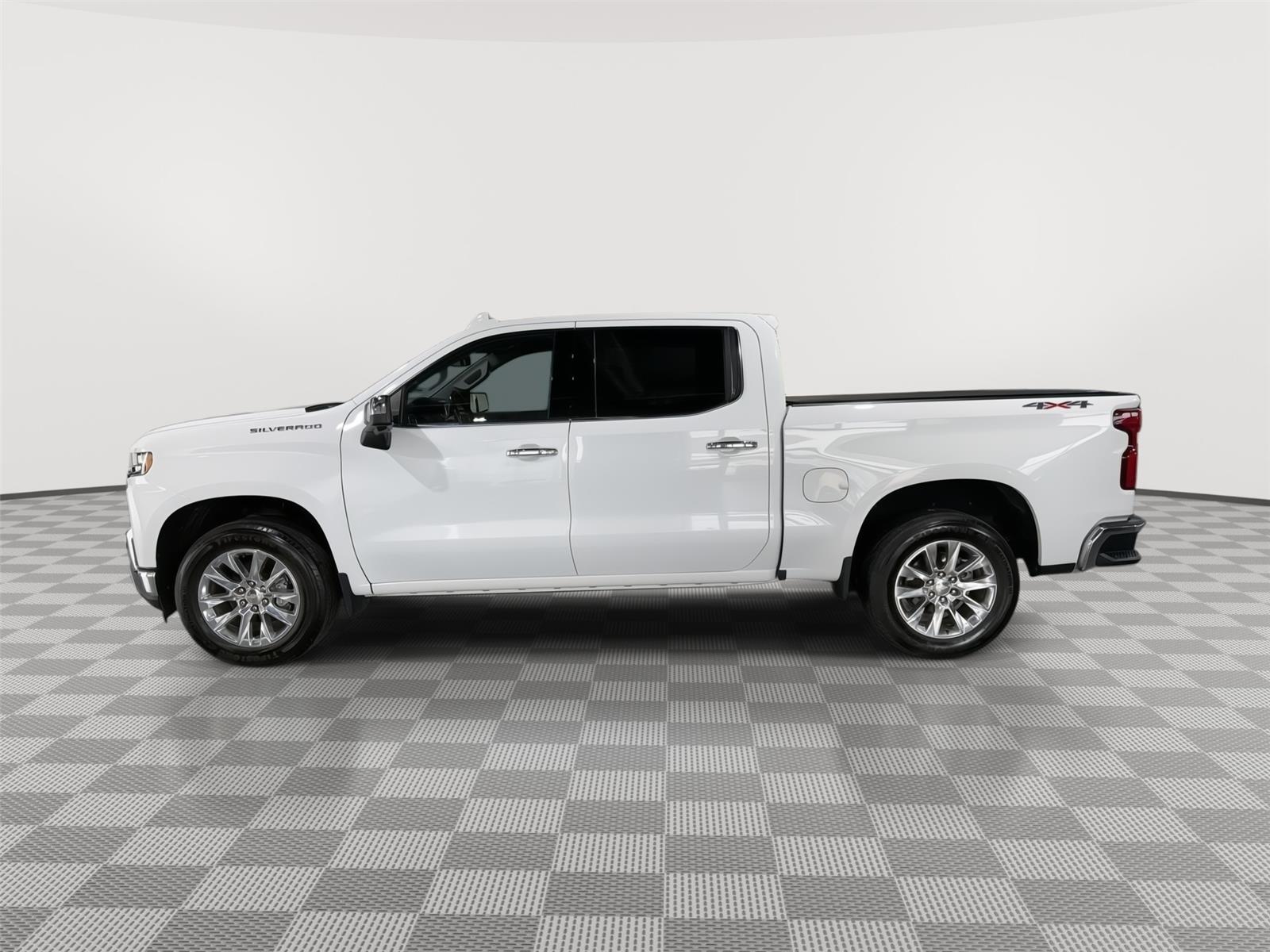 Vehicle photo 2