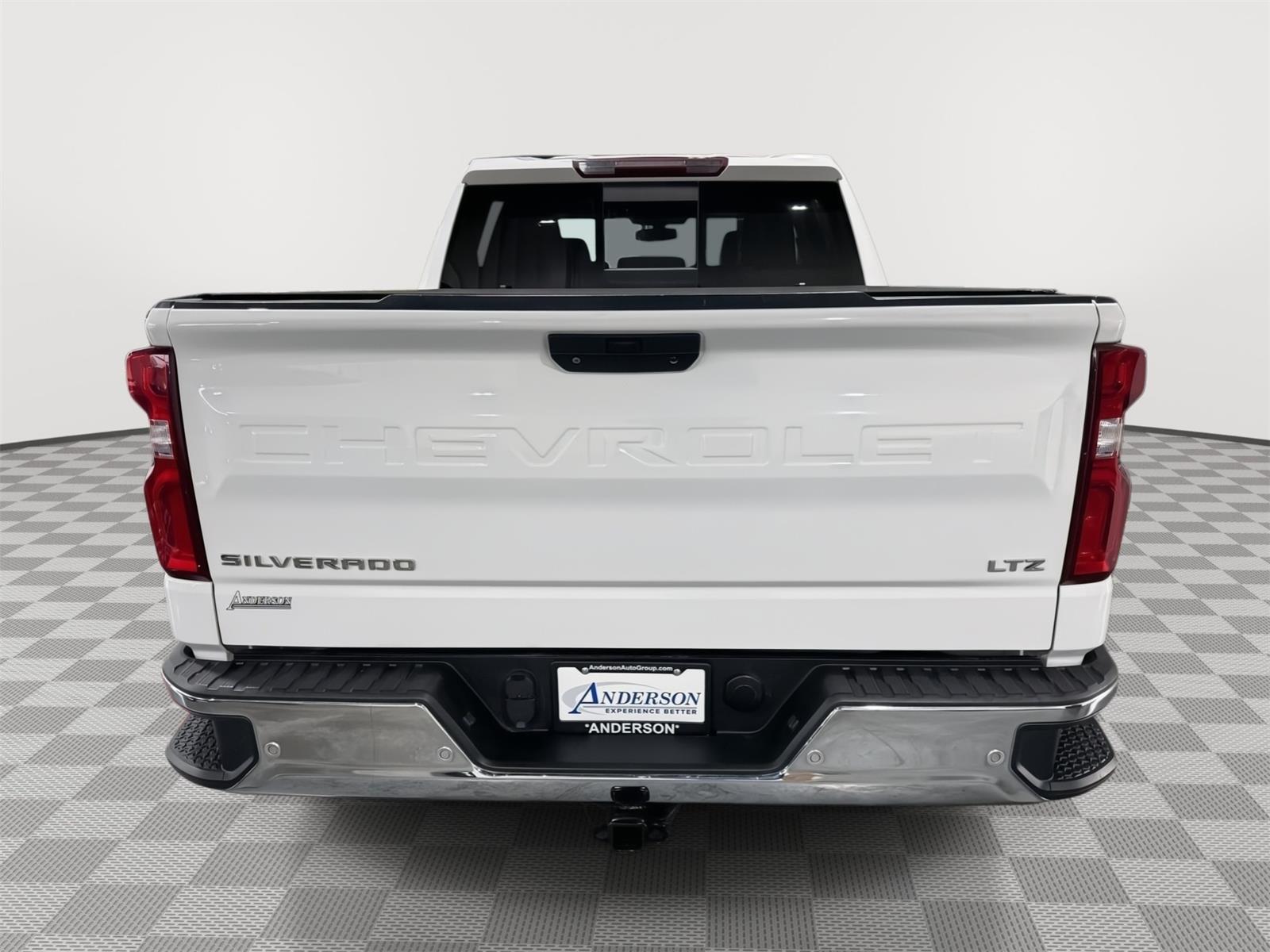 Vehicle photo 8