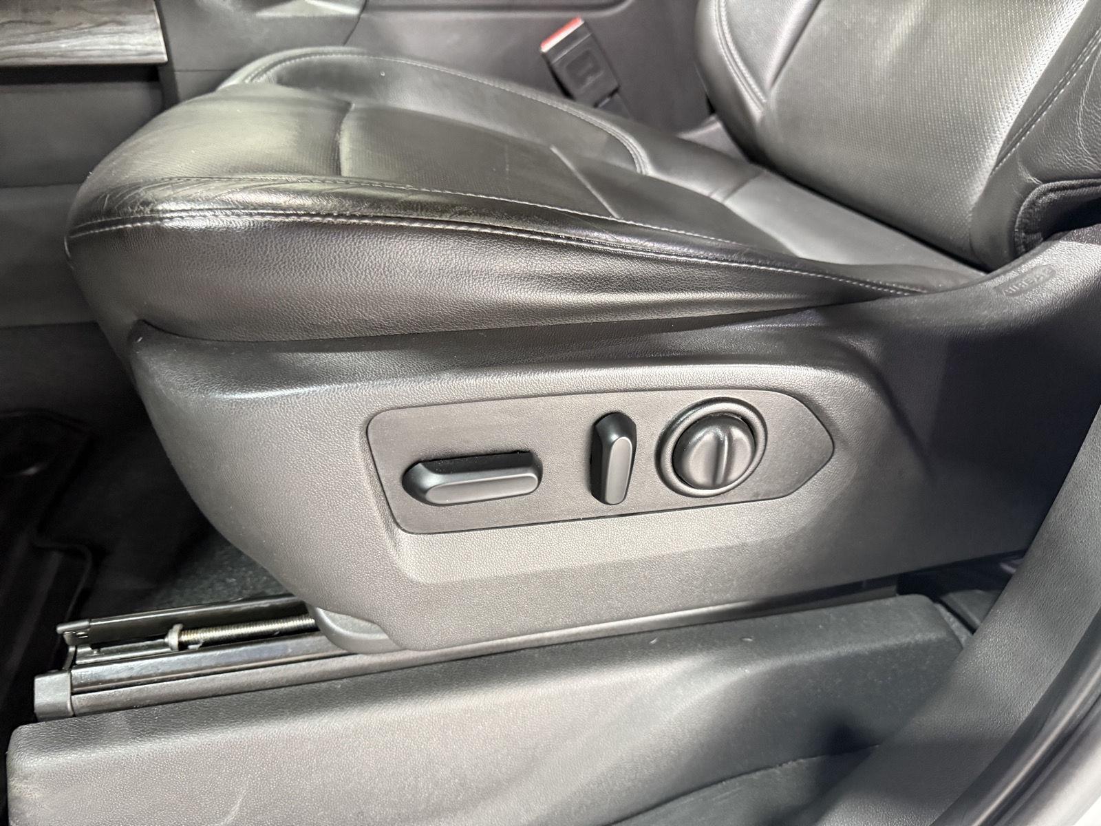 Vehicle photo 19