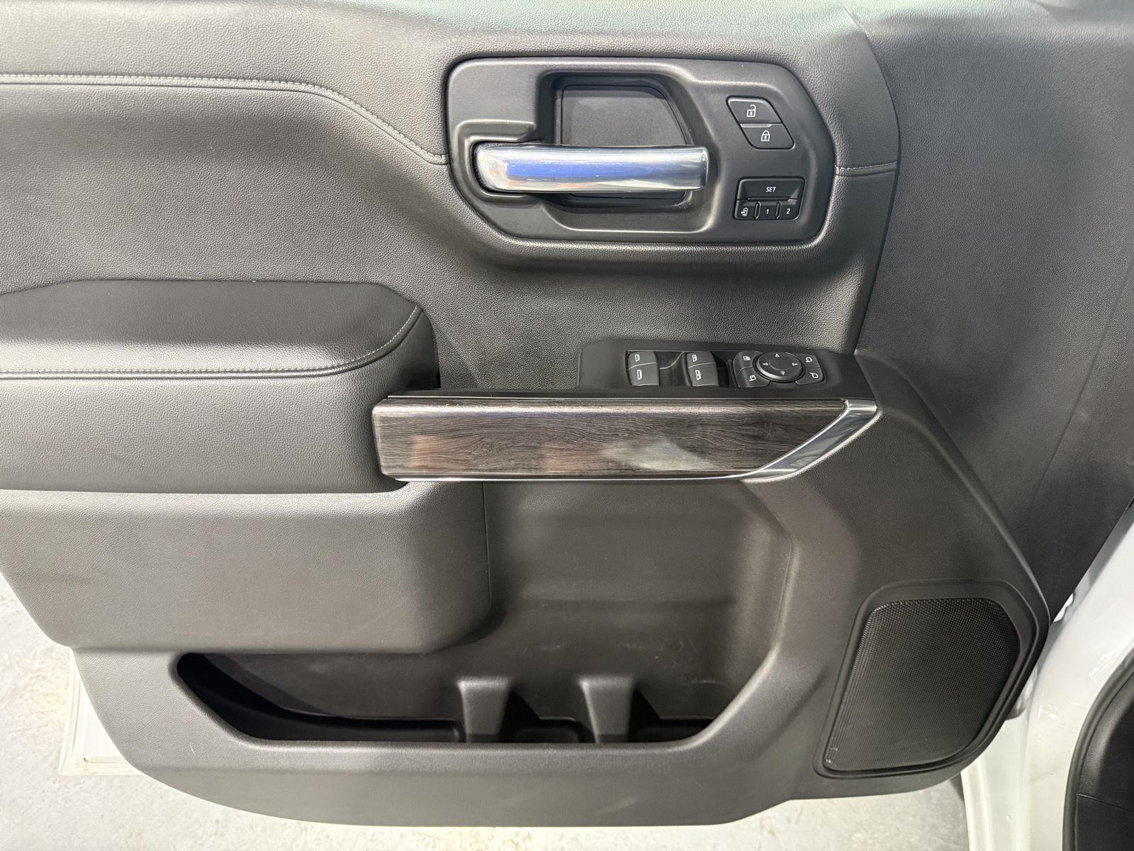 Vehicle photo 20
