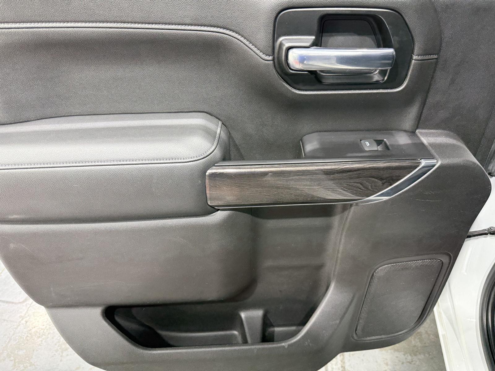 Vehicle photo 22