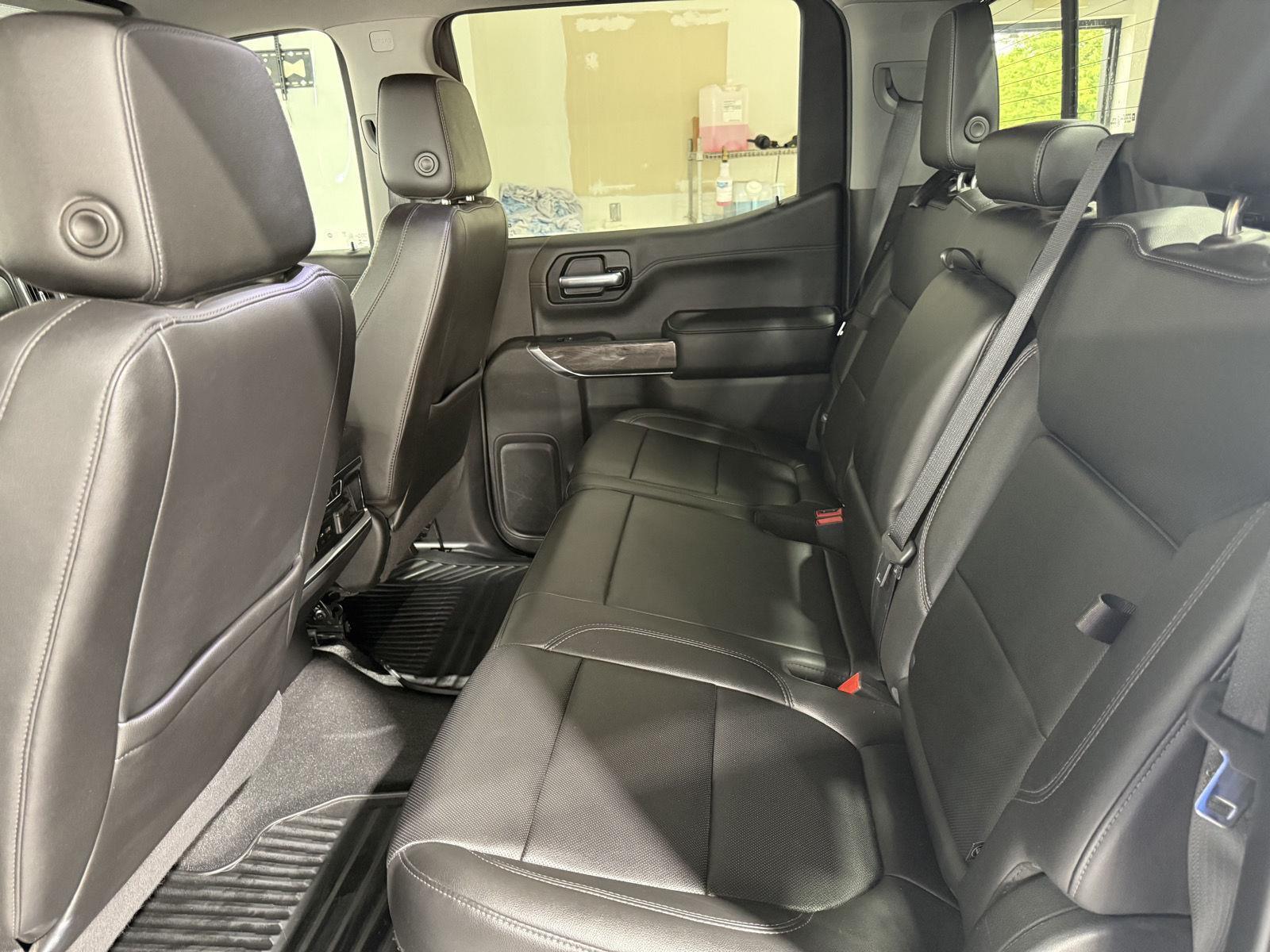 Vehicle photo 23