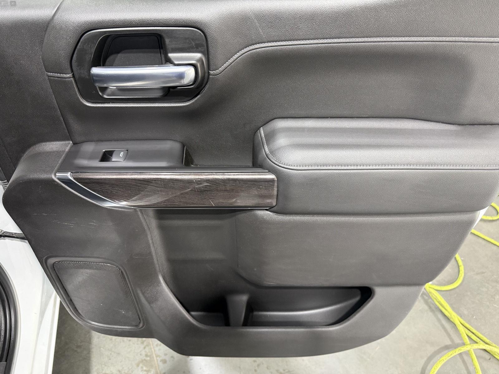 Vehicle photo 24