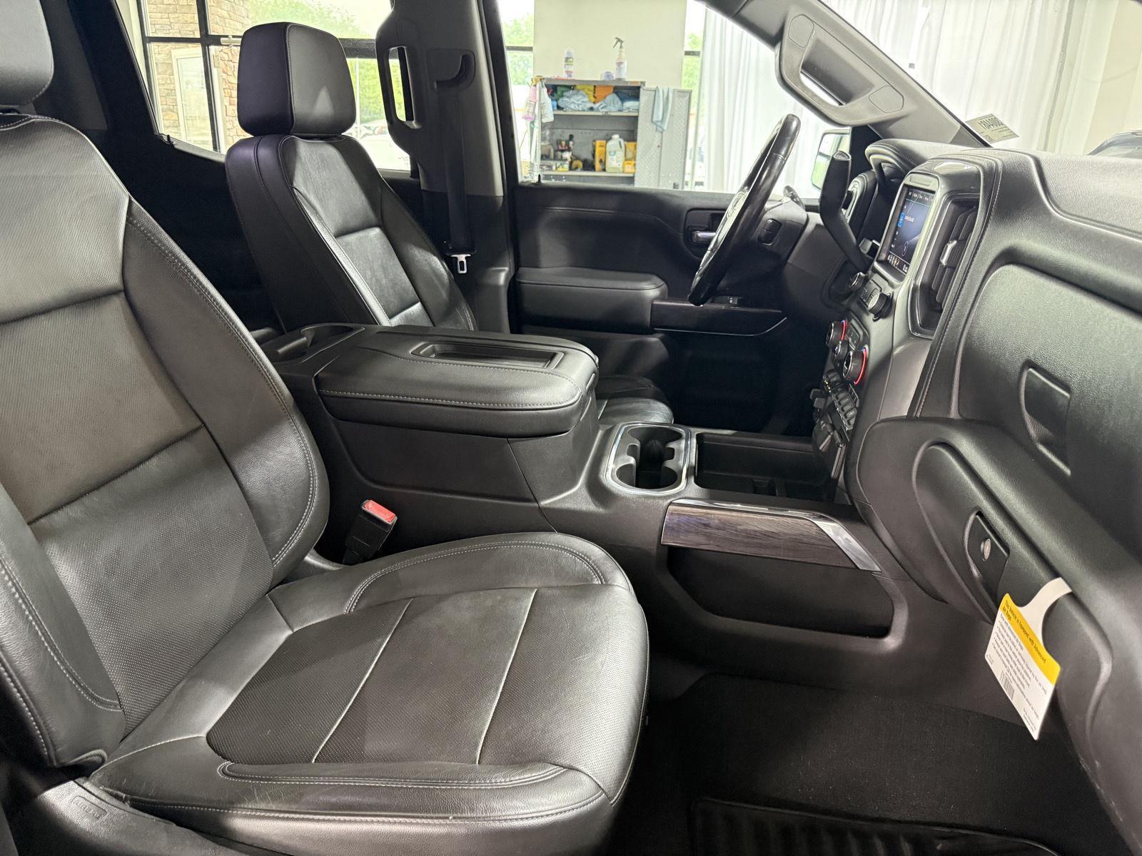 Vehicle photo 26