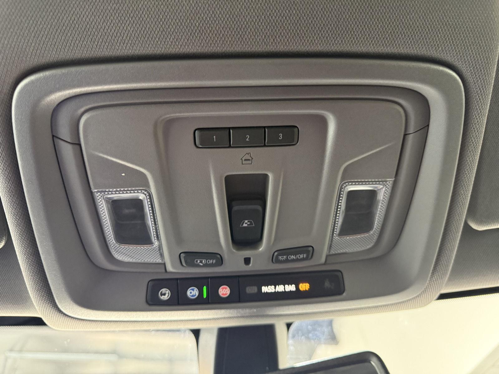 Vehicle photo 28