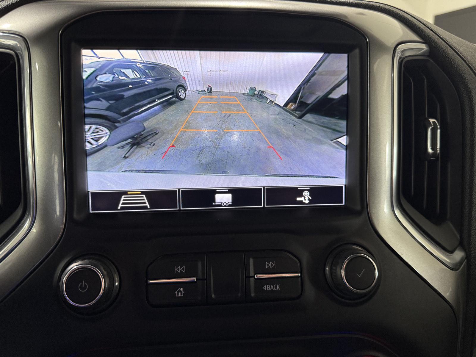 Vehicle photo 30